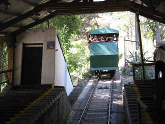 Die Standseilbahn f�hrt 01