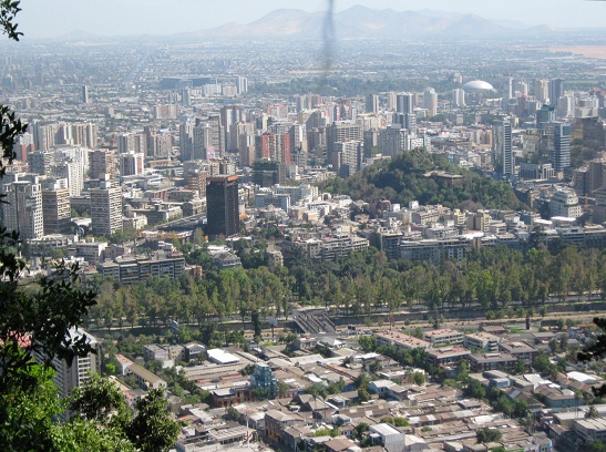 Aussicht auf Santiago von der fahrenden
                          Standseilbahn aus 01