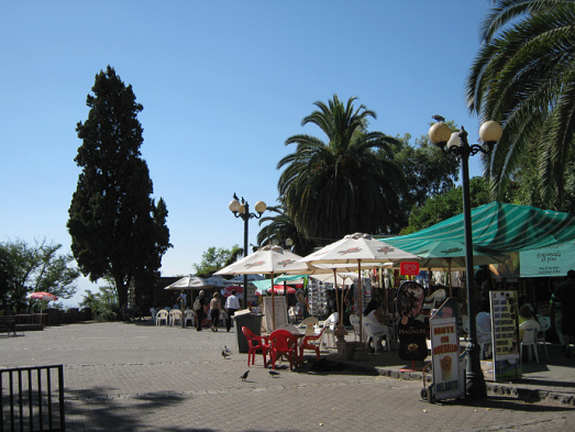 Die Aussichtsterrasse mit St�nden 02,
                          hier auch ein Caf�