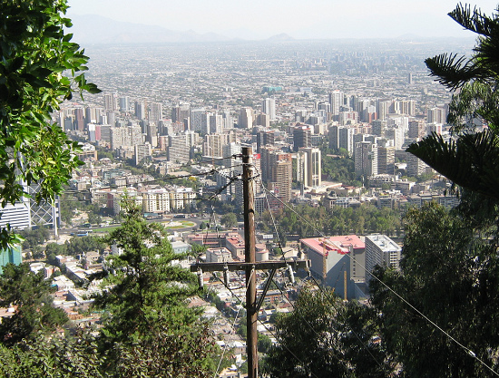 Aussicht auf Santiago mit Strommast,
                Nahaufnahme