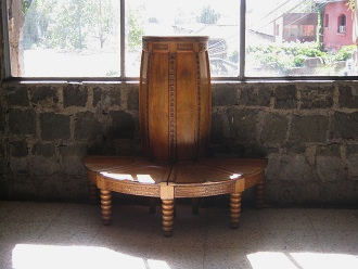 Banco redondo en la estaci�n de abajo
                          "Pio Nono"