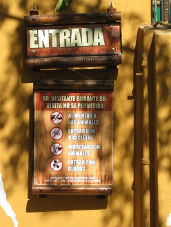 La estaci�n Parque Zool�gico, la placa de
                          avisos