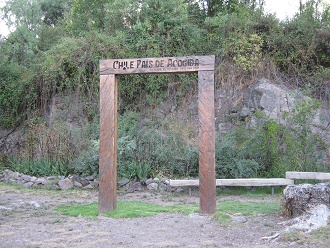 Portal memorial del Jard�n Bot�nico
                          "Mapulemu" conmemorando al d�a de
                          los fugitivos 2007