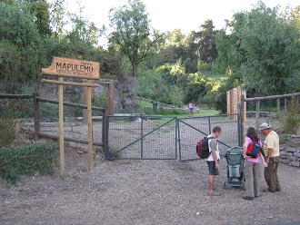 La placa de la entrada baja del jard�n
                          bot�nico