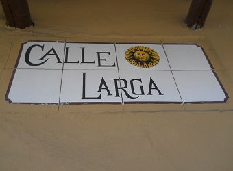 r�tulo de la Calle Larga en Cuenca (Ecuador)