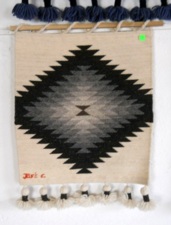 Wandteppich mit grafischem
                              Zackendesign