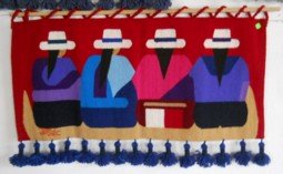 Tejido mostrando cuatro mujeres
                              intrigantes