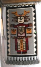 Tejido mostrando un dios