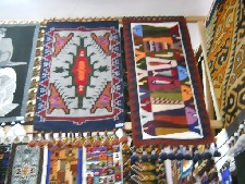 Wandteppiche mit Fischen und Grafiken