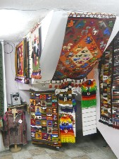 Otro tejido mostrando un calendario
                              de los incas