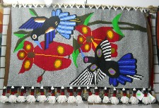 Tejido mostrando flores con colibris