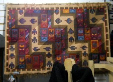 Wandteppich mit grafischem Design und
                            grafisch dargestellten V�geln