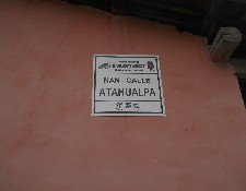 Eso es la placa de la calle Atahualpa, en
                          quechua �an Atahualpa