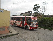 Un
                          bus p�blico en Peguche