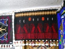 Wandteppich mit grafischem Design