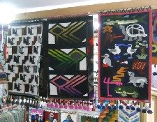 Wandteppiche mit V�geln mit
                            Treppenmotiven, mit grafisch dargestellten
                            V�geln und Tieren der Galapagos-Inseln