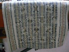 Ein wunderbarer Stoff mit Designs mit
                            V�geln, Figuren (Ausserirdische?) und
                            Fischen