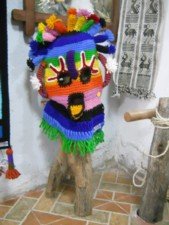 Gorro en forma de m�scara
                                    multicolor 01