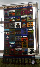 Tejido con dise�o con animales, hombres
                            y mujeres