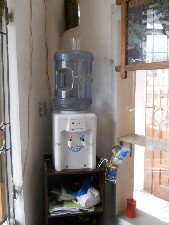 Agua potable en la tienda