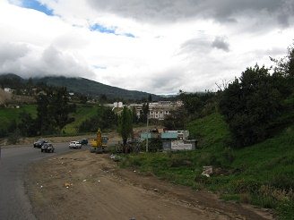 Strasse und Berglandschaft