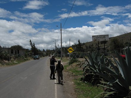 Der Wegweiser zur Herberge
                                  "Inkahaus" ("Inka
                                  Huasi") in Huasalata bei
                                  Sonnenschein