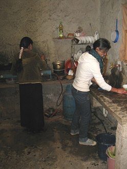 K�che mit K�chinnen