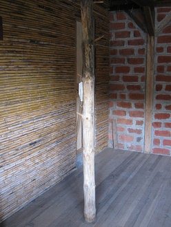 Pfosten
                          mit Naturhaken