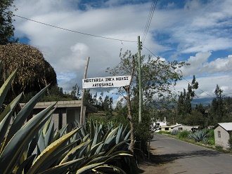 Schild "Hoster�a inka huasi -
                          artesan�a" ("Herrberge Inka-Haus -
                          Kunsthandwerk")