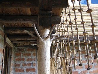 Ein Pfosten mit Naturhaken (02)