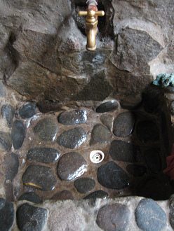 Der Ausguss (Sch�ttstein) in der
                                  K�che (01)