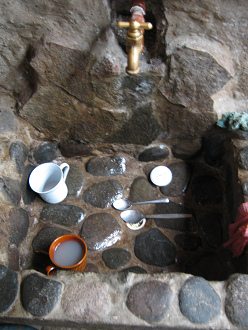 Der Ausguss (Sch�ttstein) in der
                                  K�che (02)