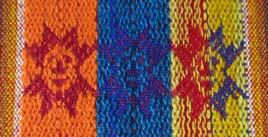 Detail des Tischdeckenmusters, drei
                          Sonnen