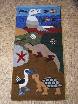 Wandteppich mit Motiven der
                                    Galapagos-Inseln: Fische, Seelwe,
                                    Leguan, Palme, Seestern, Mwe und
                                    Schildkrte 01