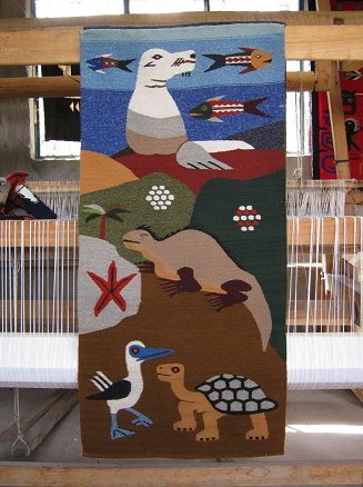 Wandteppich mit Motiven der
                                    Galapagos-Inseln: Fische, Seel�we,
                                    Leguan, Palme, Seestern, M�we und
                                    Schildkr�te 02