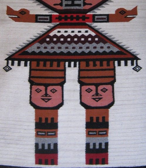 Hose des Inkat�nzers mit zwei Gesichter
                            auf der H�he der Knie