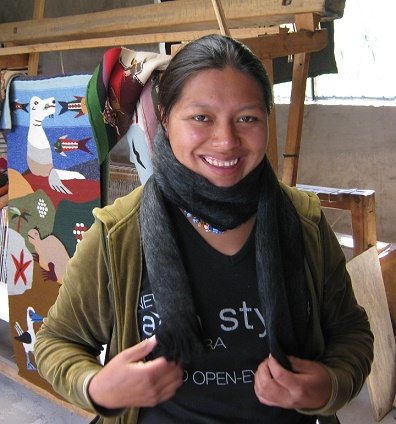 Martha
                          mit einem grossen Schal