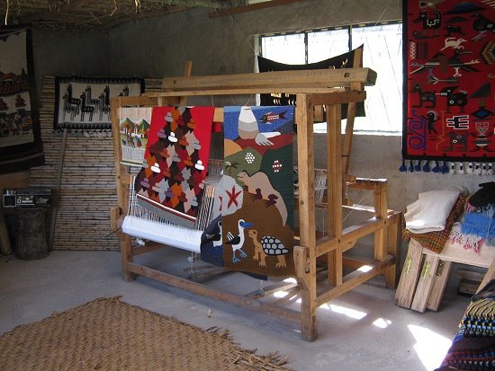 Webstuhl mit Wandteppichen