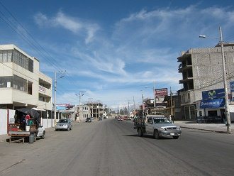 Salasaca unter blauem Himmel