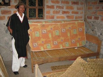 Jos� mit Bett und Matratze