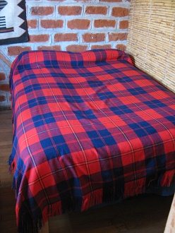 G�stebett mit Pfahlrohr-Schilfwand und
                          Backsteinwand