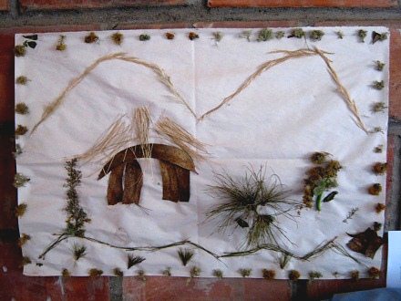 Naturbild mit kleinen Pflanzen, Bl�ttchen
                          und Samen etc.