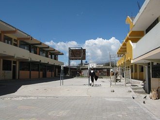 Der
                          Innenhof der Schule "Fray"