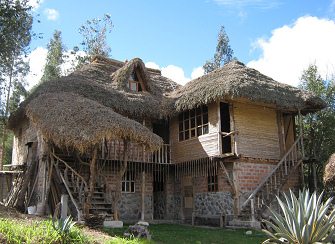 Das Gästehaus
                                          "Inkahaus"
                                          ("inca huasi") in
                                          Salasaca-Huasalata