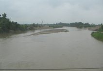 Panamericana in S�d-Ecuador zwischen
                          Huaquillas und Guayaquil, Fluss�berquerung
                          (02)