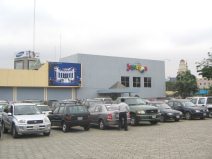 Guayaquil, el centro
                                      comercial "Policentro",
                                      la entrada, foto panor�mica 03