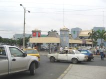 Guayaquil, das Einkaufszentrum
                                    "Policentro", Rckseite
                                    01
