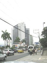 Guayaquil, la torre del Centro
                            Comercial Mundial ("World Trade
                            Center", WTC) en la Avenida Orellana,