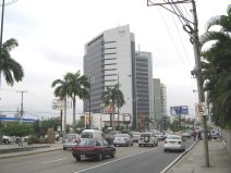 Guayaquil, der Turm des World Trade
                          Center WTC an der Orellana-Allee (Avenida
                          Orellana) im Querformat