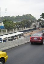 Guayaquil, vista a una escuela y a un
                            cementerio en el cerro, "Cementerio
                            General" (ver el plano de la ciudad,
                            centro)